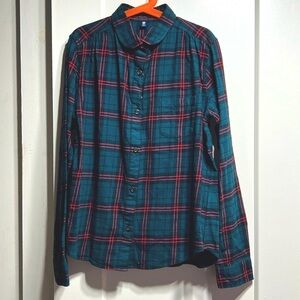 Uniqlo Girls NWT long sleeved flannel button-down shirt